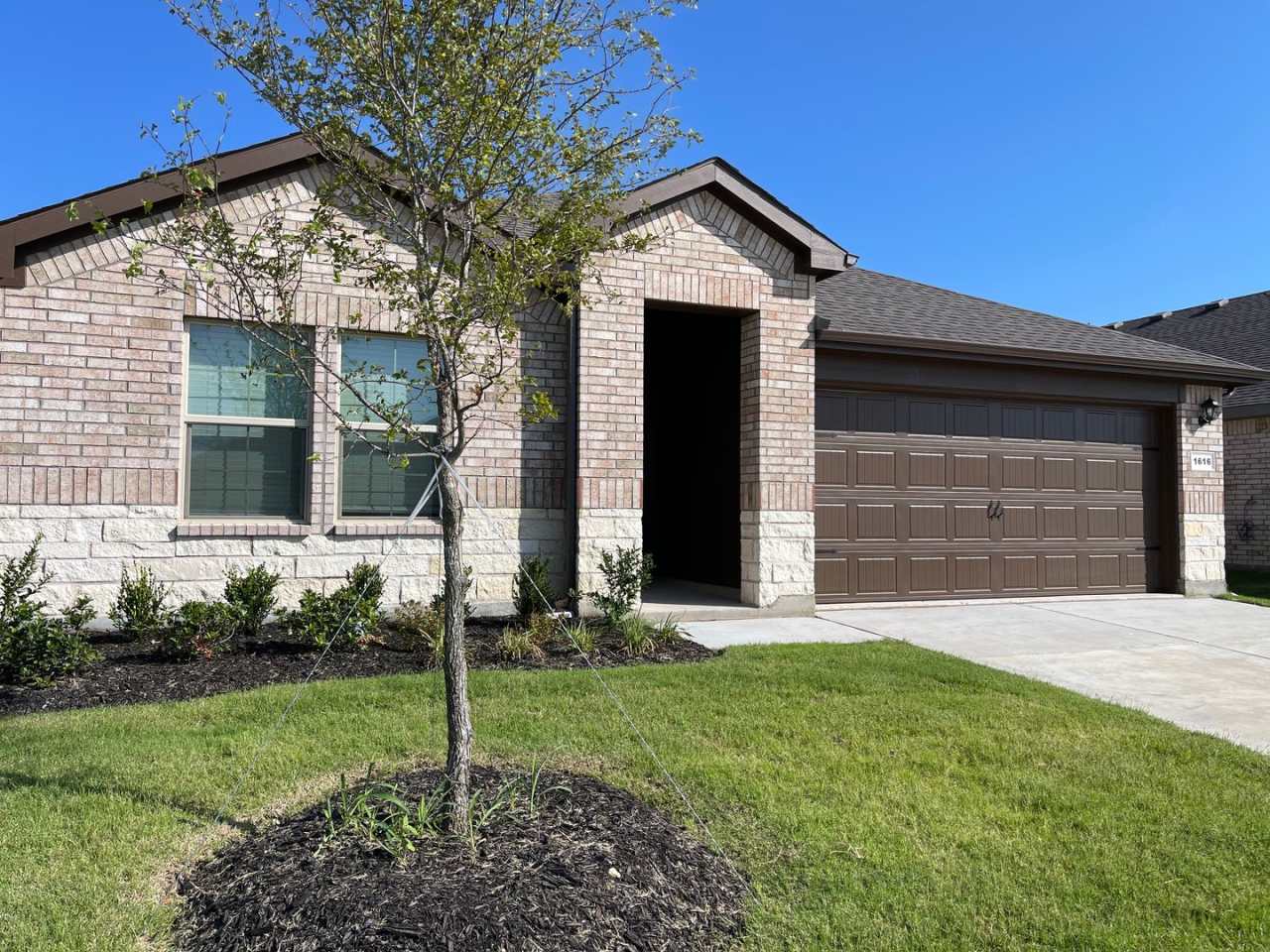 AVAILABLE NOW 4 BEDROOM 2 BATH NEW CONSTRUCTION HOME IN CLEBURNE