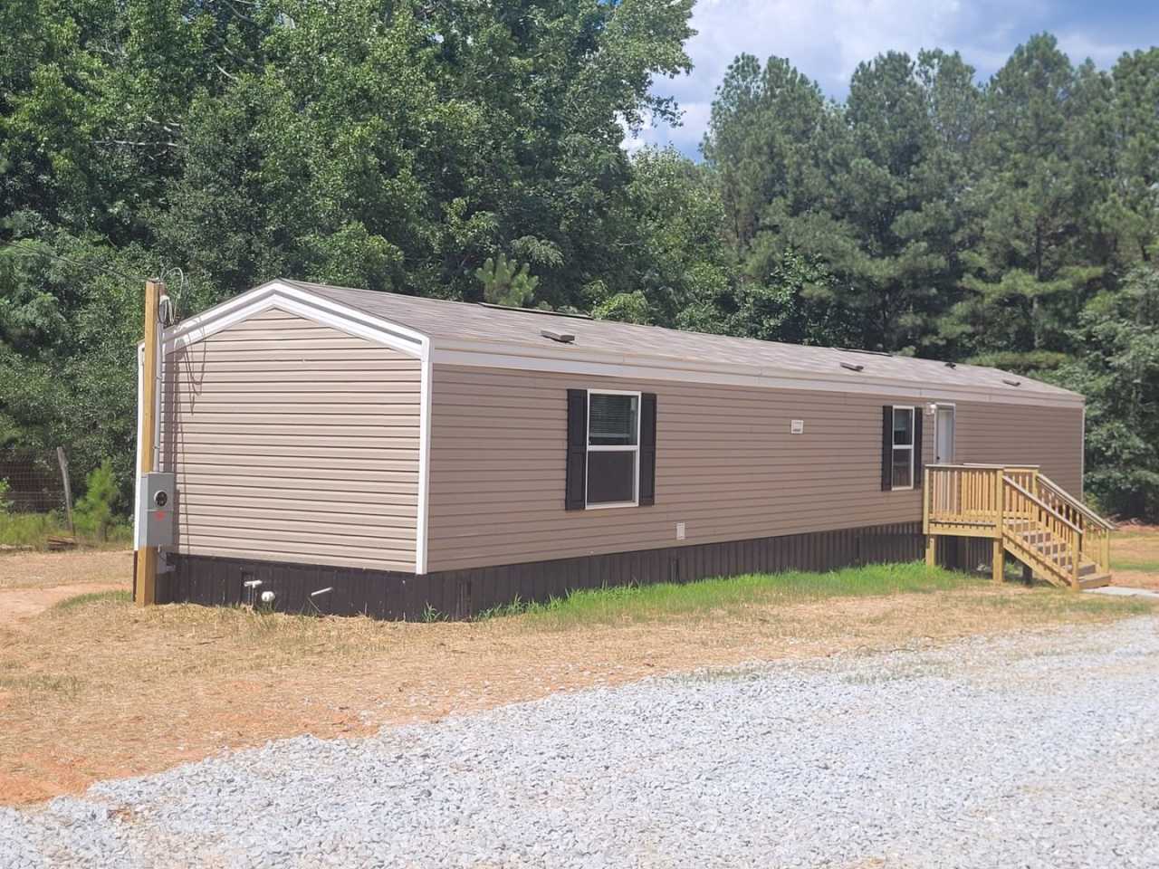 NOW ACCEPTING APPLICATIONS: Madison Co- Colbert, GA- Three Bedroom and Two Bathroom Manufactured Home - Very Convenient to All of Athens