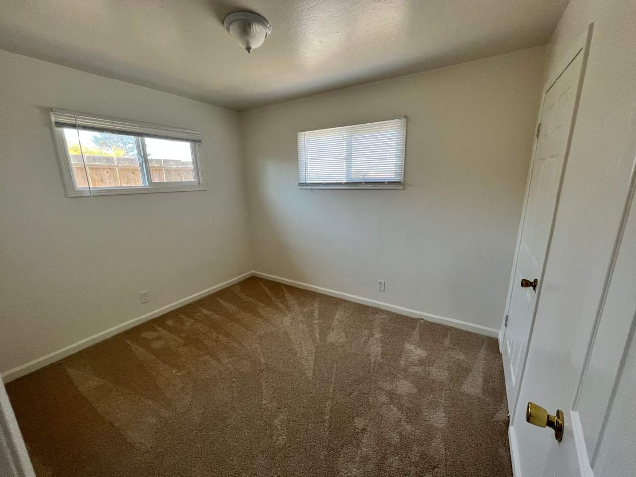 Great 2 Bedroom Corner Lot House Seaside