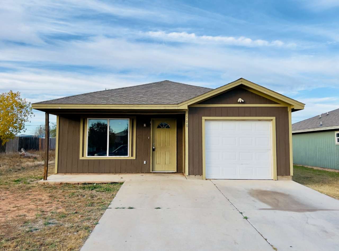 Cozy 3-Bedroom, 2-Bathroom Home with Garage in East Lubbock