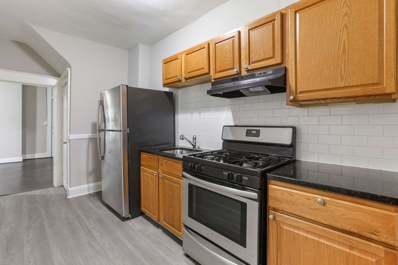 Spacious 3-Bedroom/1-Bathroom home with Modern Amenities in East Baltimore!