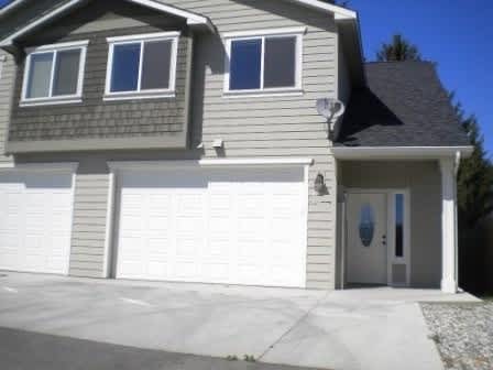 3 bed/2.5 bath townhome! Double garage, a/c, dishwasher and washer  dryer!