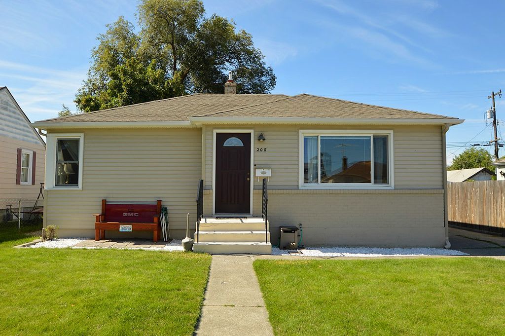 Charming Northside Rancher 3 bedrooms with 1.25 bathrooms.