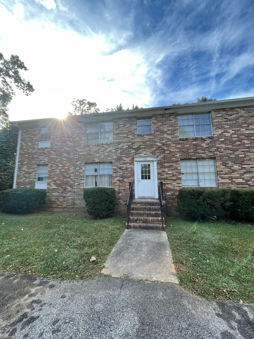 2 Bedroom / 1 Bath Carrollton Apartment - Updated!