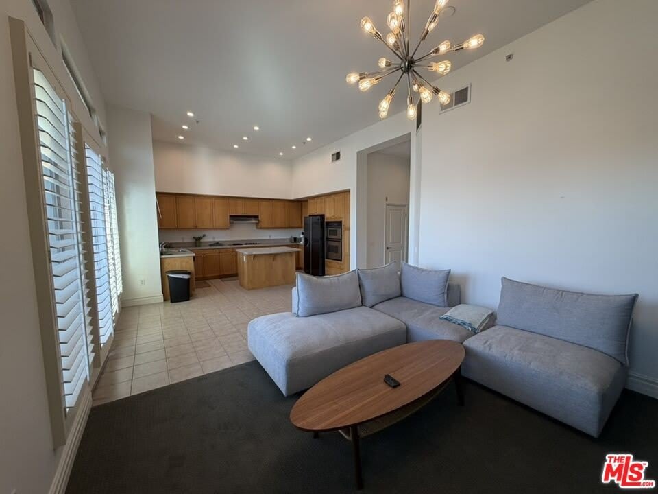 150 S San Fernando Blvd unit: 404