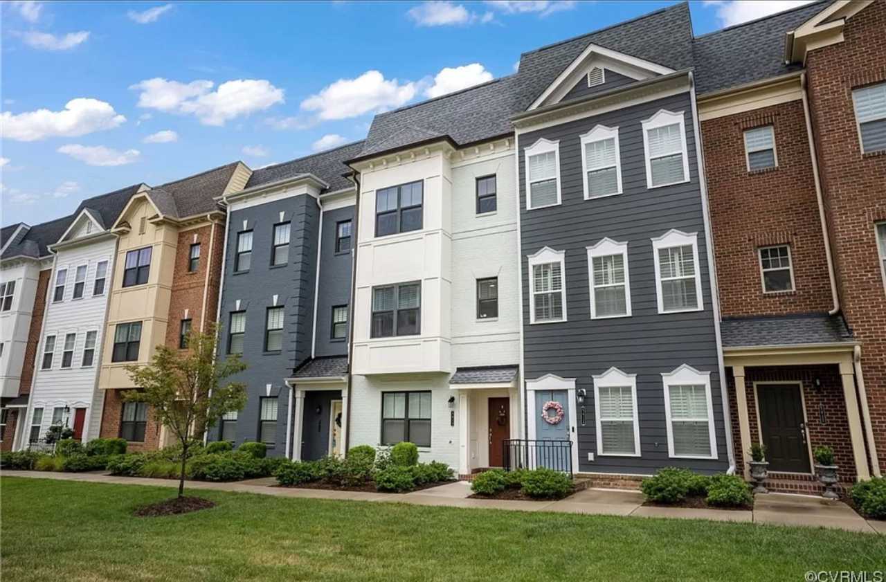 3 Bedroom Townhouse with 2 Car Garage