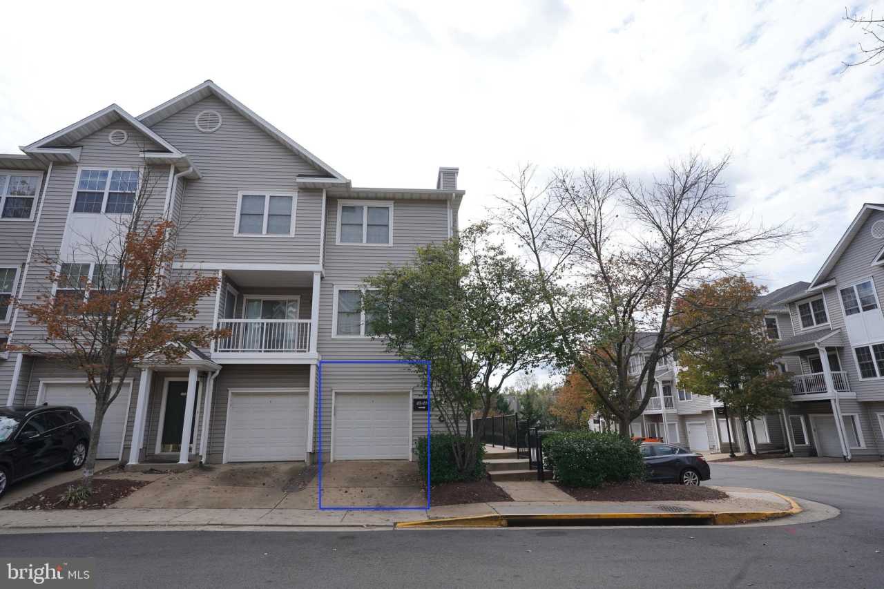 4533 SUPERIOR Square