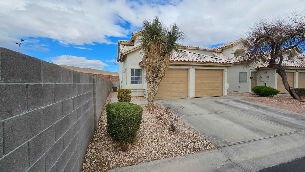 Adorable Condo in Summerhills Community!