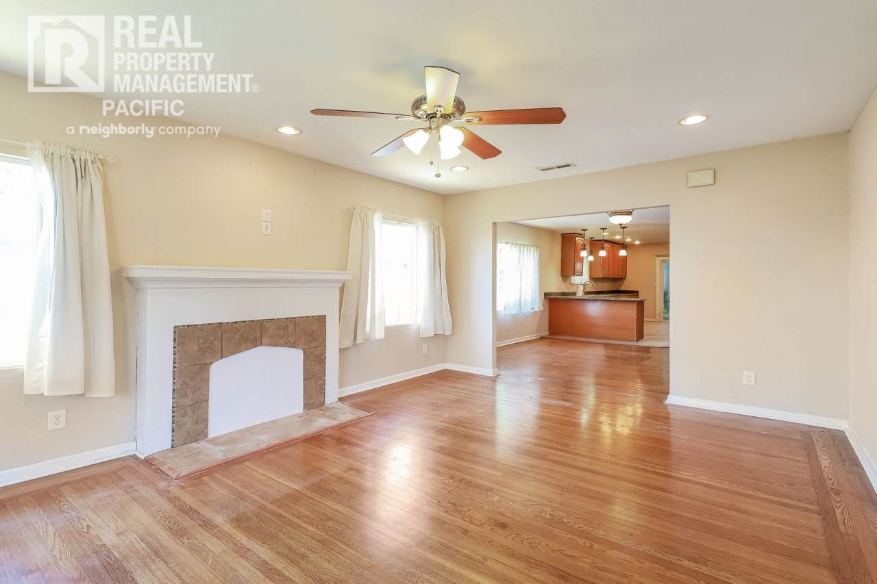 Charming 3-Bedroom Home in Glenview