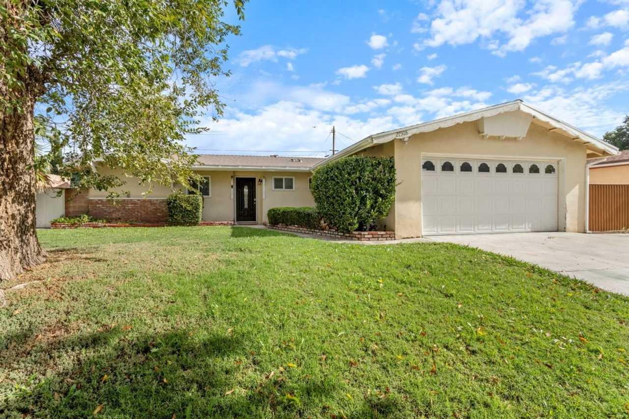 Stylish 3-Bedroom Home with Great Indoor-Outdoor Living