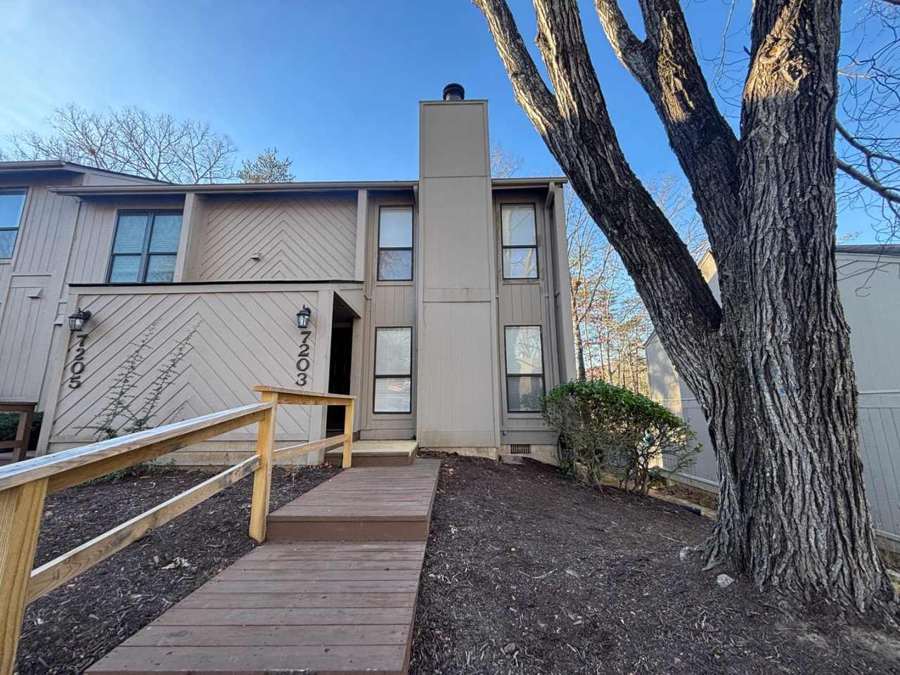 Townhome in Woods Crossing - 7203 Woods Crossing Drive, Roanoke, VA 24018