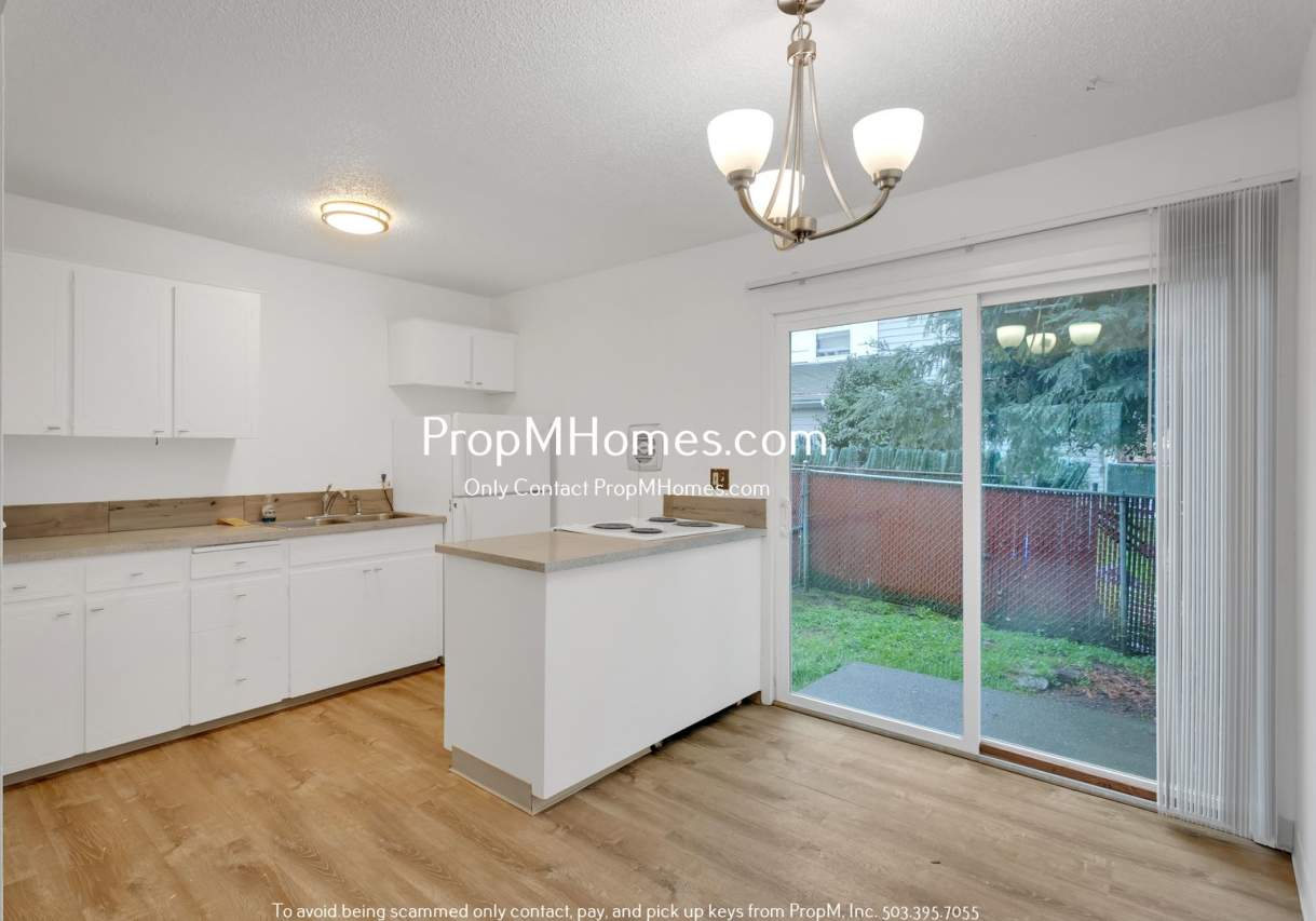 Updated Two Bedroom First Floor Unit in the Heart of Oregon City