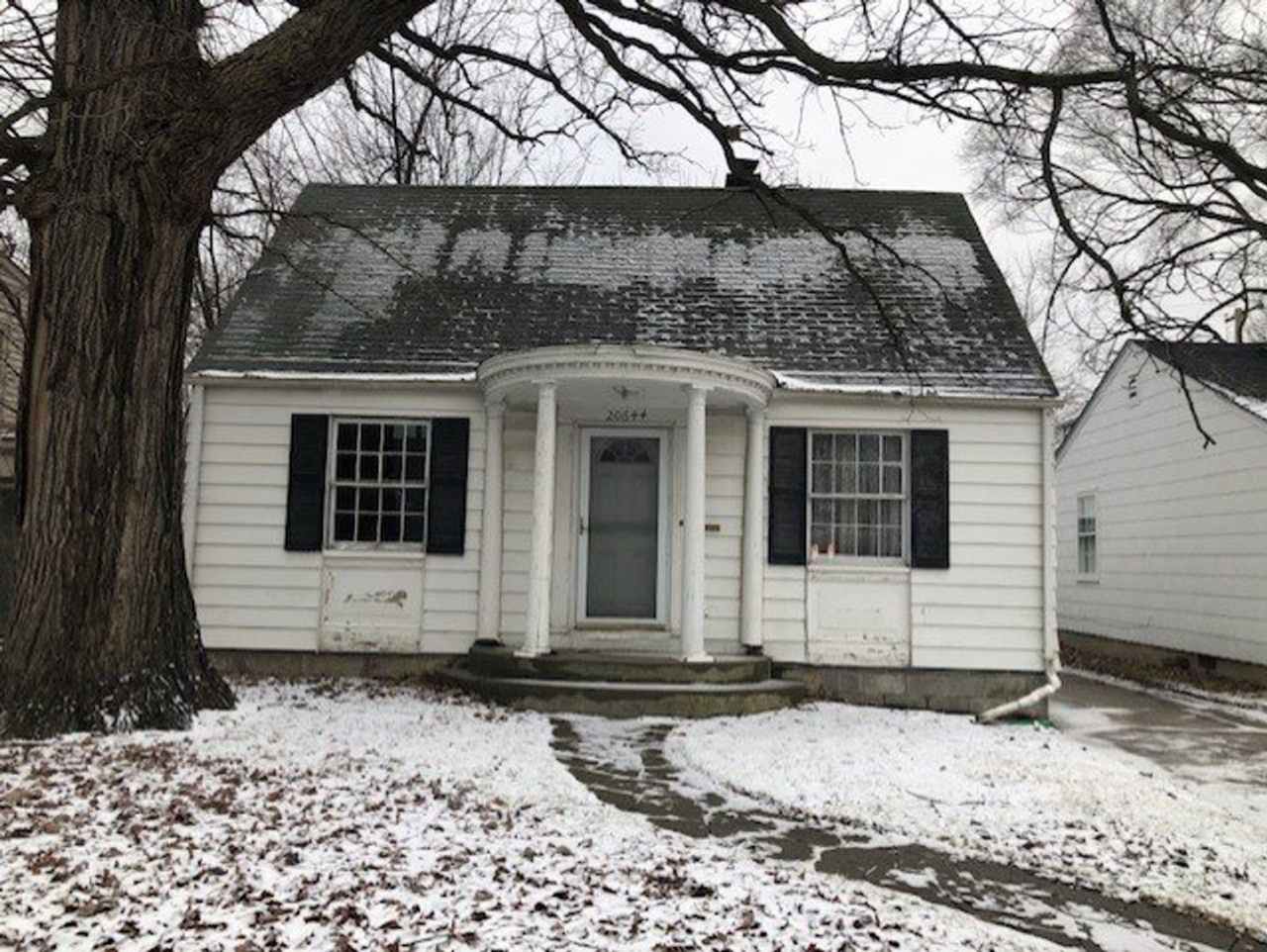 Great 4 Bedroom Home In Harper Woods