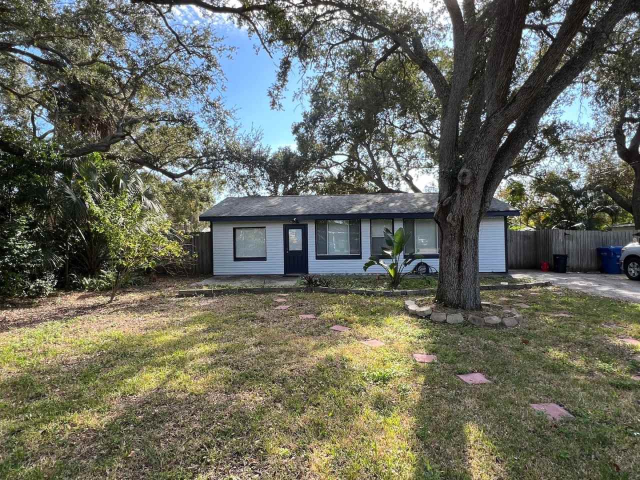 3 Bed / 1.5 Bath - Seamless Beach Commute