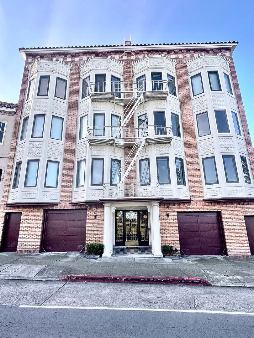 Beautiful 1 Bedroom located in one of San Francisco's most desirable neighborhoods!