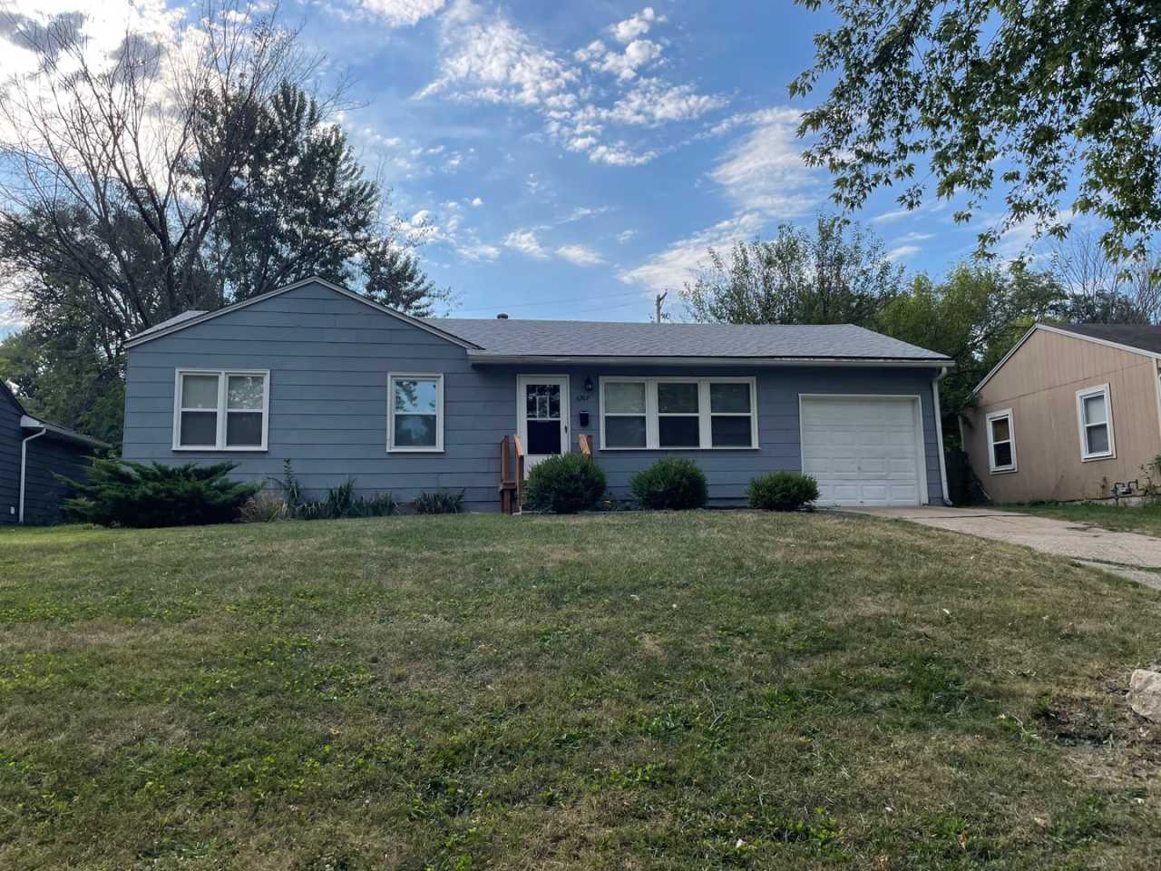 Charming 3-Bedroom Home with Spacious Fenced Backyard!