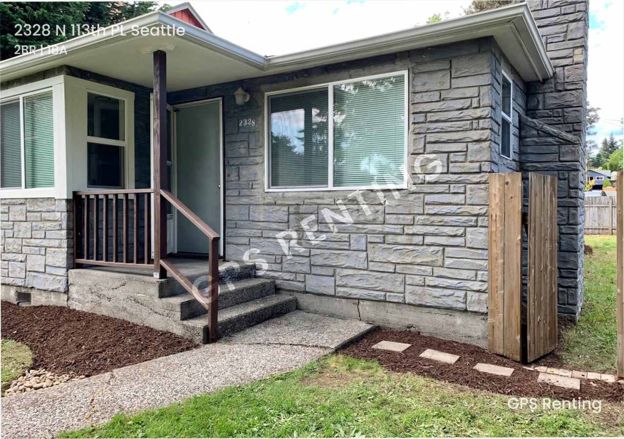 Light Rail Accessible Townhome- Northgate