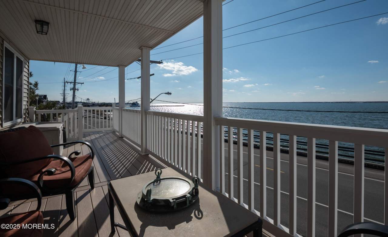 300 N Bayview Avenue N