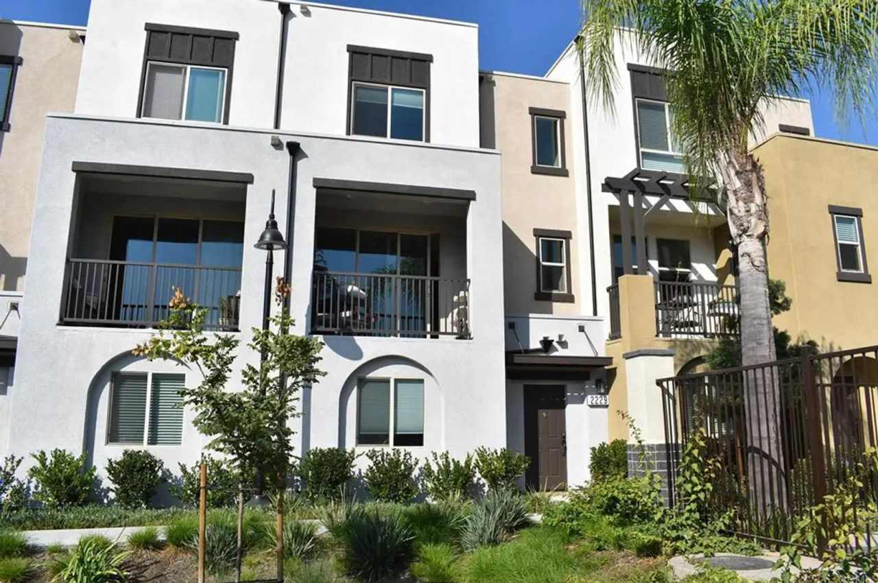 Awesome Spacious Townhome