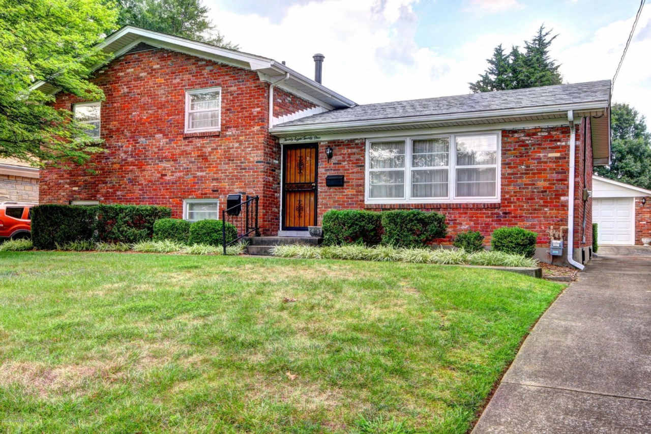 Available NOW - 4 beds/ 2 baths - $2,000/mo