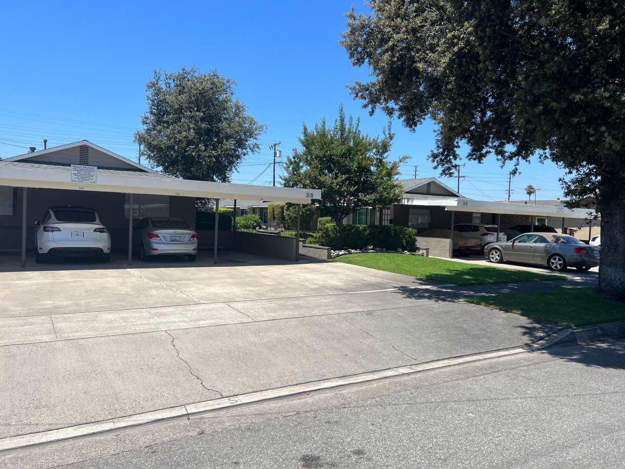 Charming 1 Bedroom unit, completely remodeled with In-Unit Washer/Dryer!