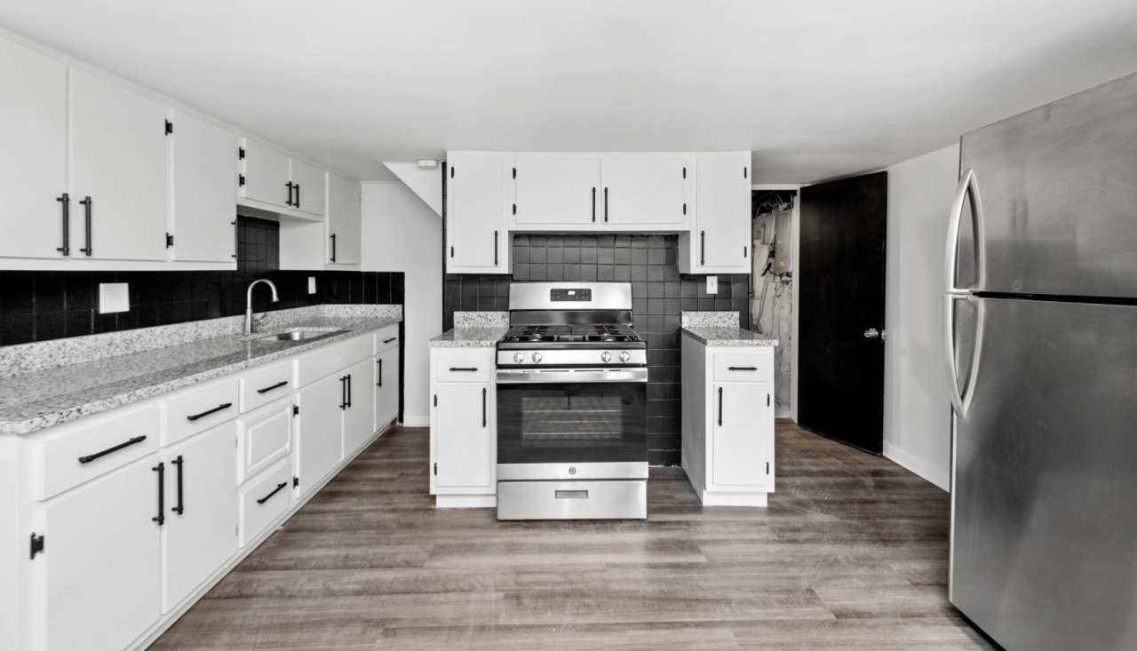 SCORE 50% OFF 1ST MONTH'S RENT IF SIGNED BY DEC 5! Newly renovated 2 bedroom home in Carrick available now!!