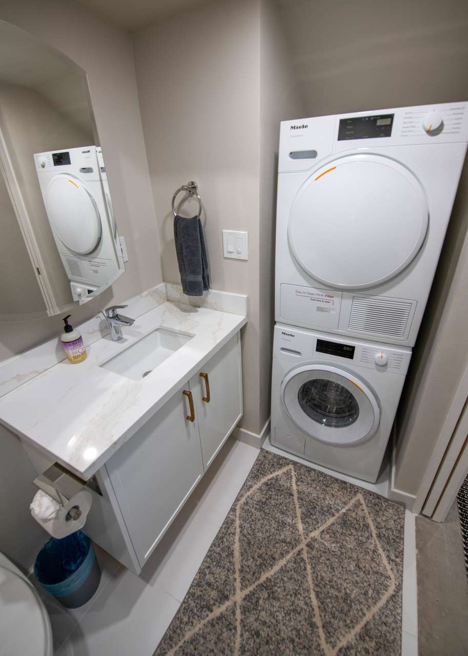 1658 B Lower Grand Ave