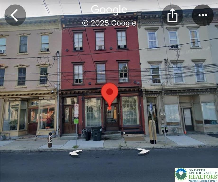 425 Wyandotte Street unit: 2Nd Floor