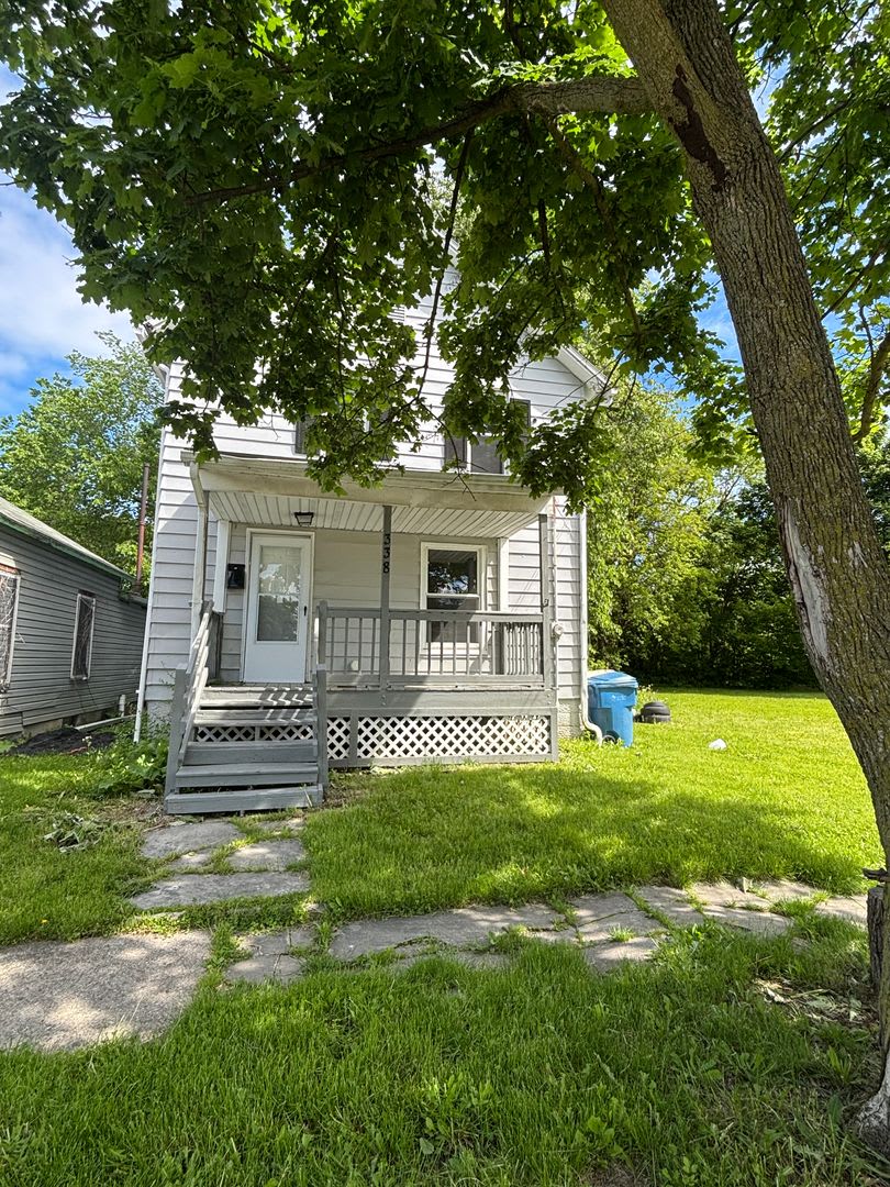 SECTION 8 and EDEN ACCEPTED!! A fully spacious renovated 4-bedroom-1 bathroom Home!