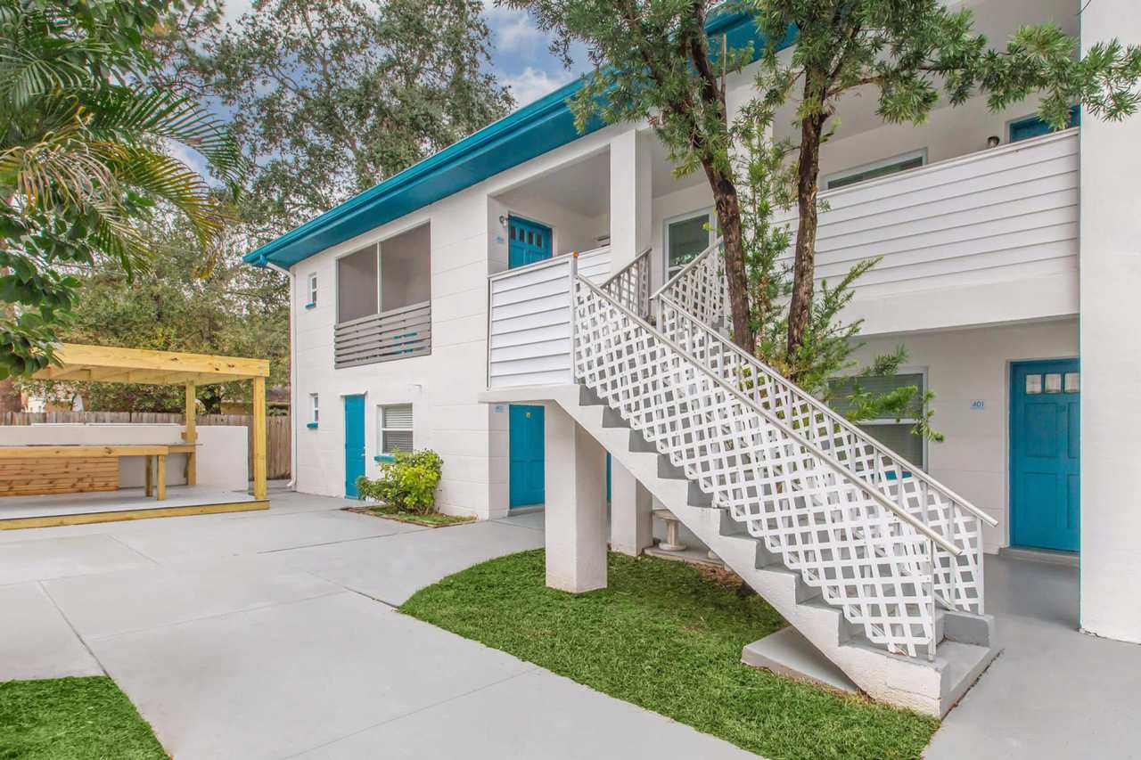 Renovated 1-Bedroom with Private Laundry