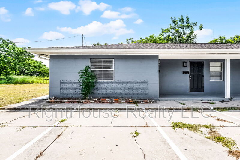907 Center Ave