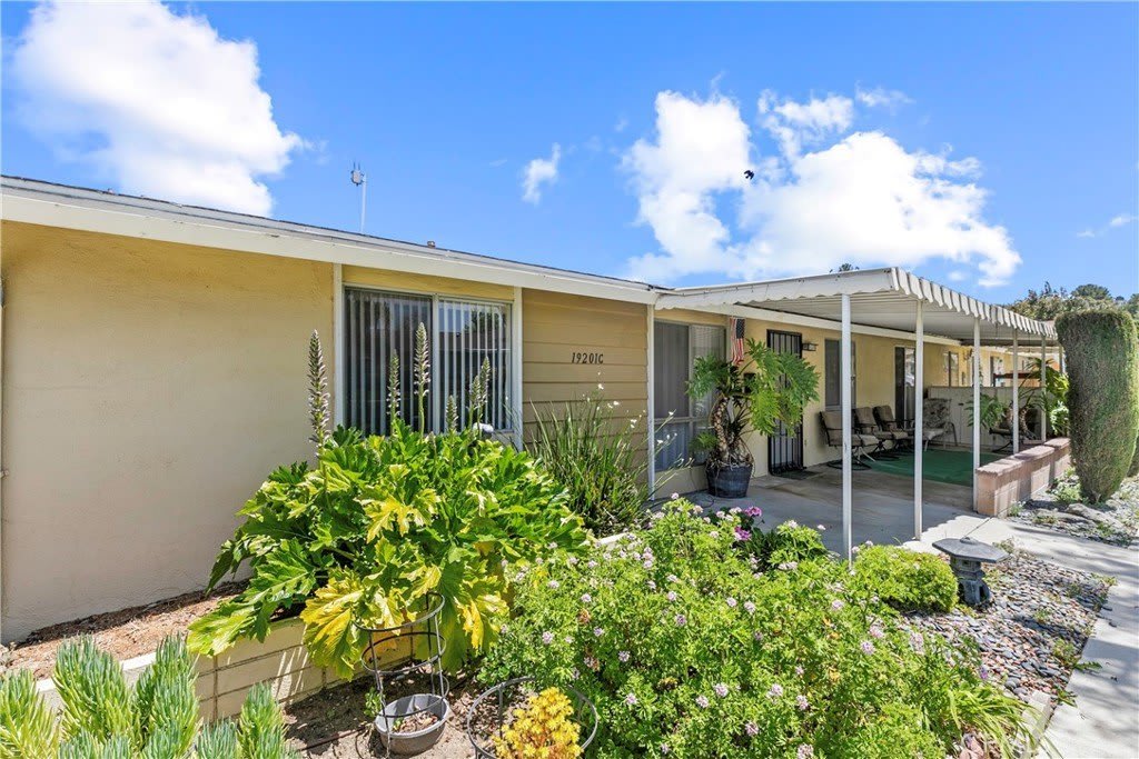 19201 Avenue Of The Oaks