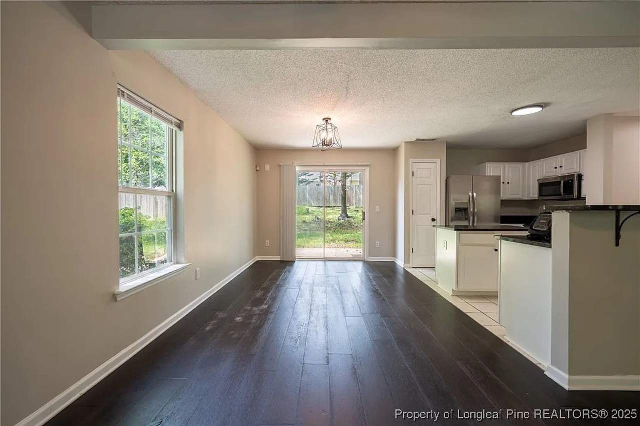 Room in 5 Bedroom Home at Feldspar Way