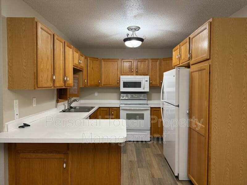 2736 33 1/2 Avenue South