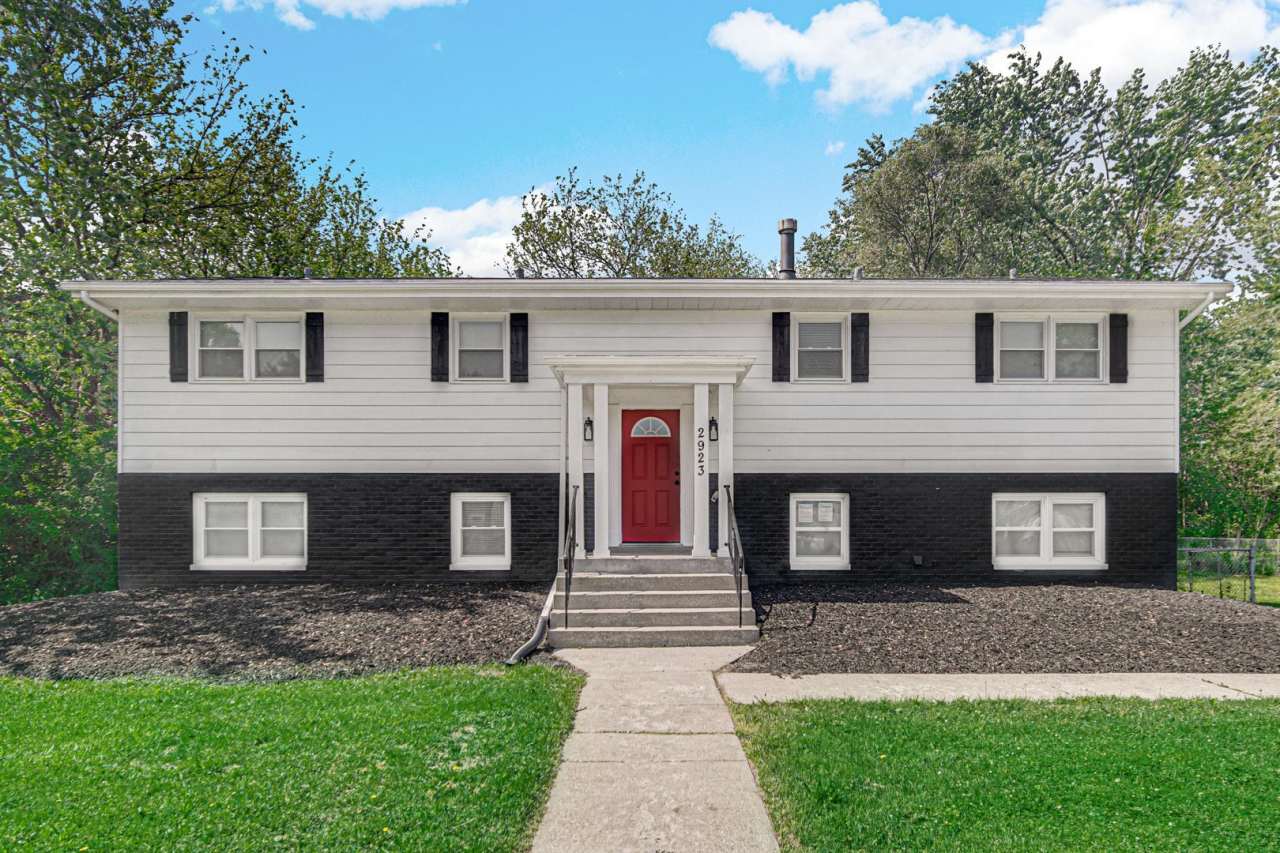 2923 West 61st Place - 1