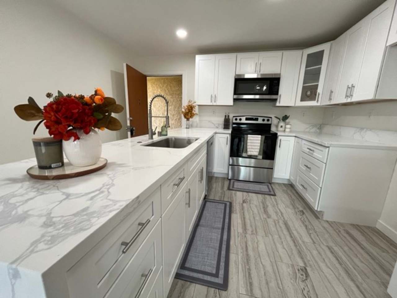 Downstairs 1 Bedroom Unit in Orange