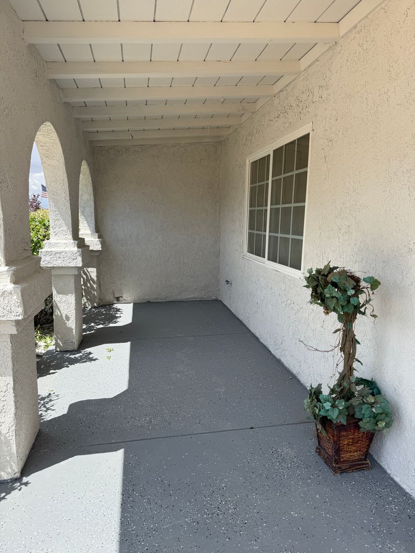 Spacious 3BR Home in Apple Valley | Wood Floors | Fireplace