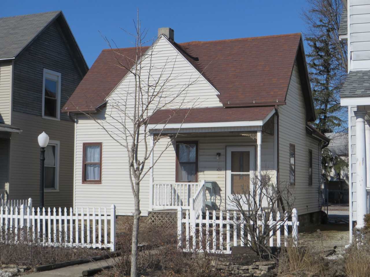 February - One Bedroom Cottage House in the Heart of Downtown (West Central, Downtown)