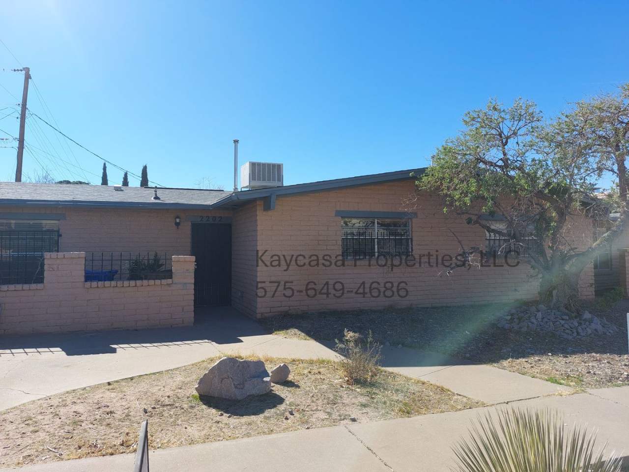 Roomy Duplex Apartment Convenient to NMSU