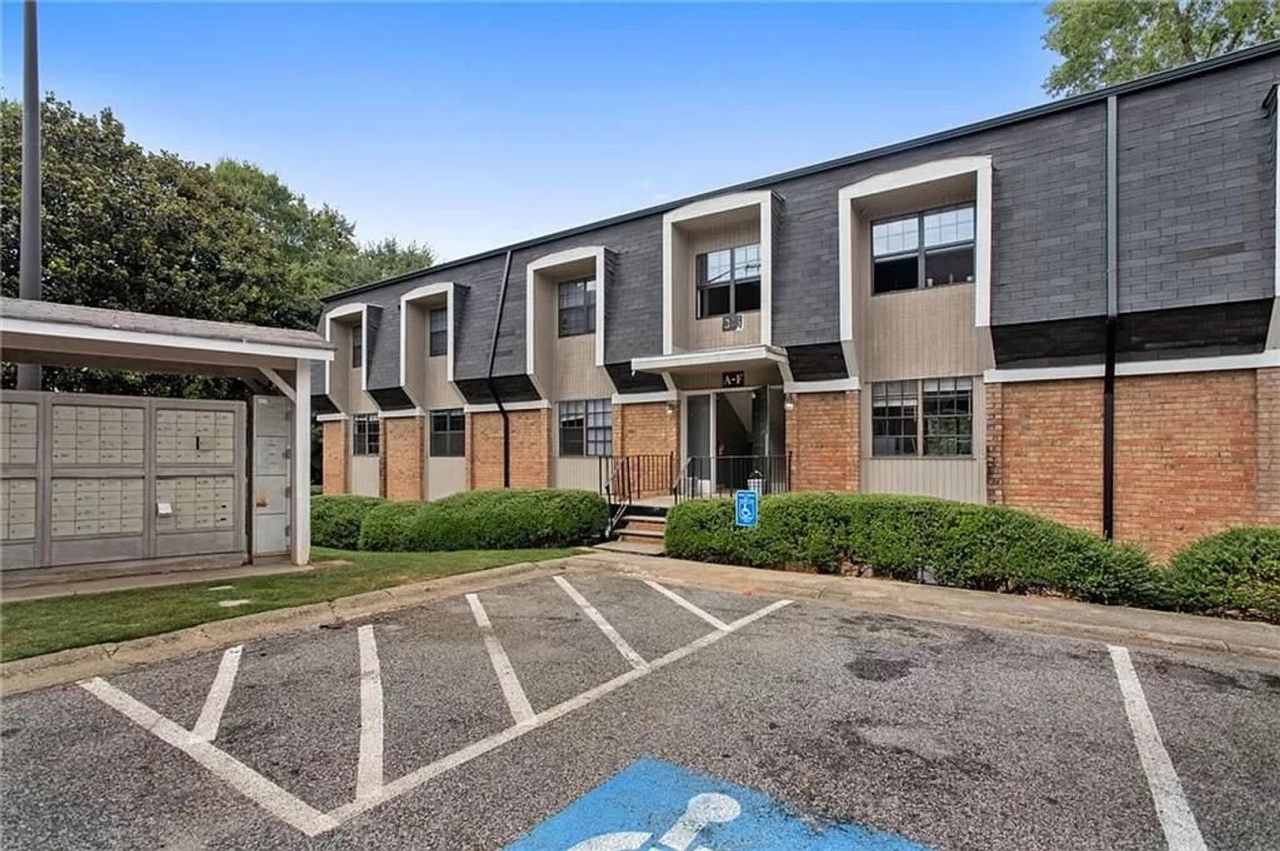 Room in 3 Bedroom Home at Winding River Dr