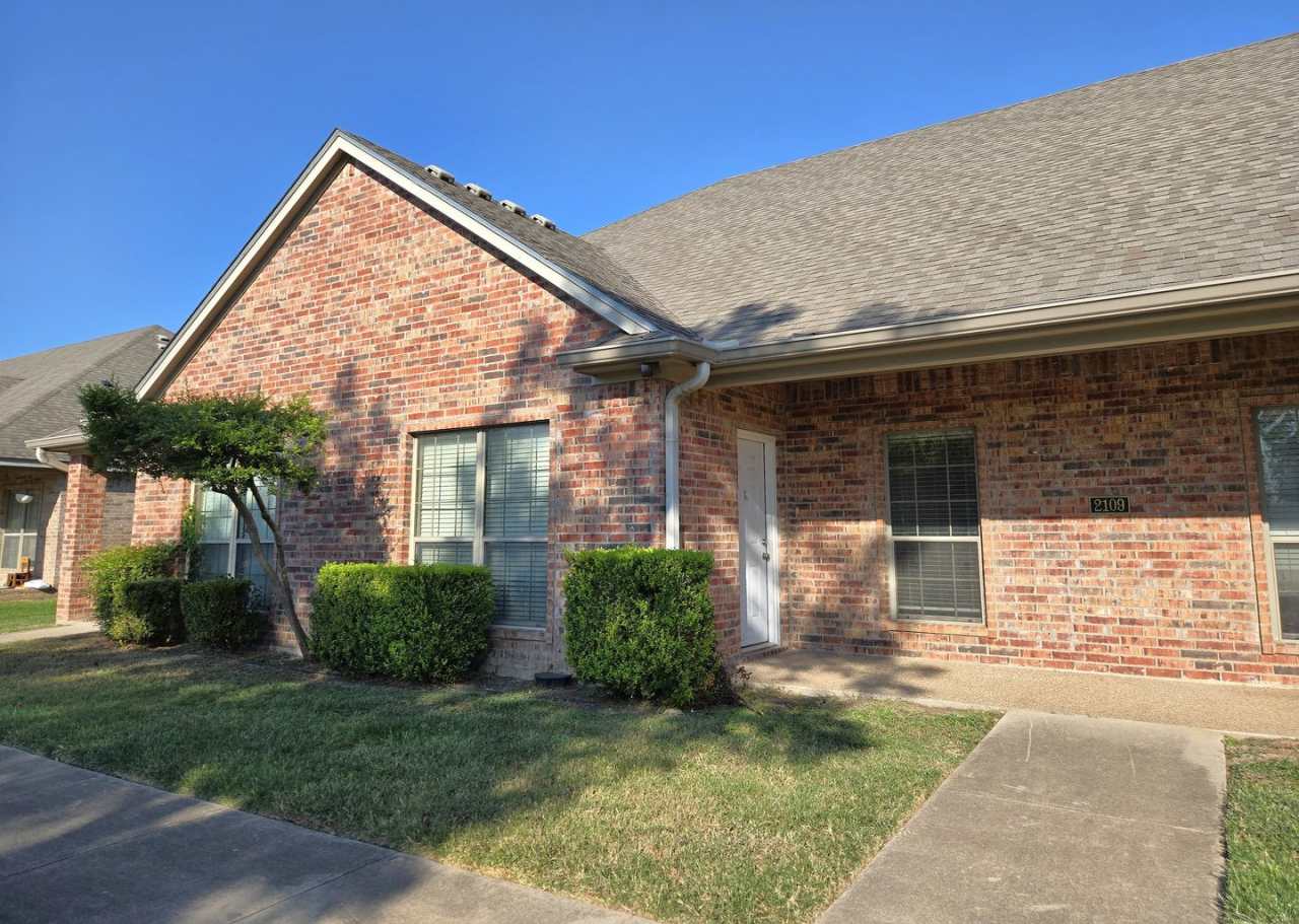 3/2 Fourplex in Castle Heights