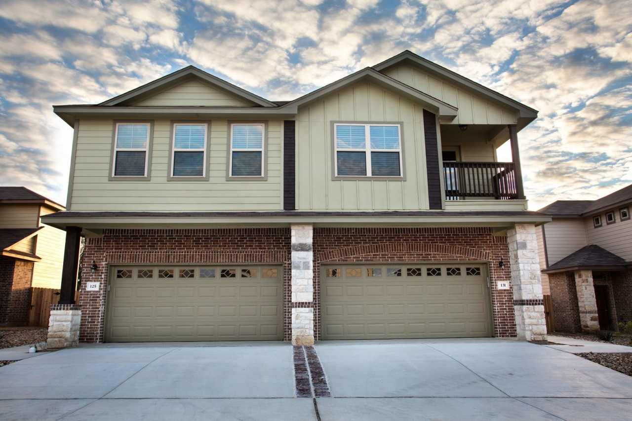 Beautiful 3 Bedroom Luxury Townhome, Kyle, Texas!