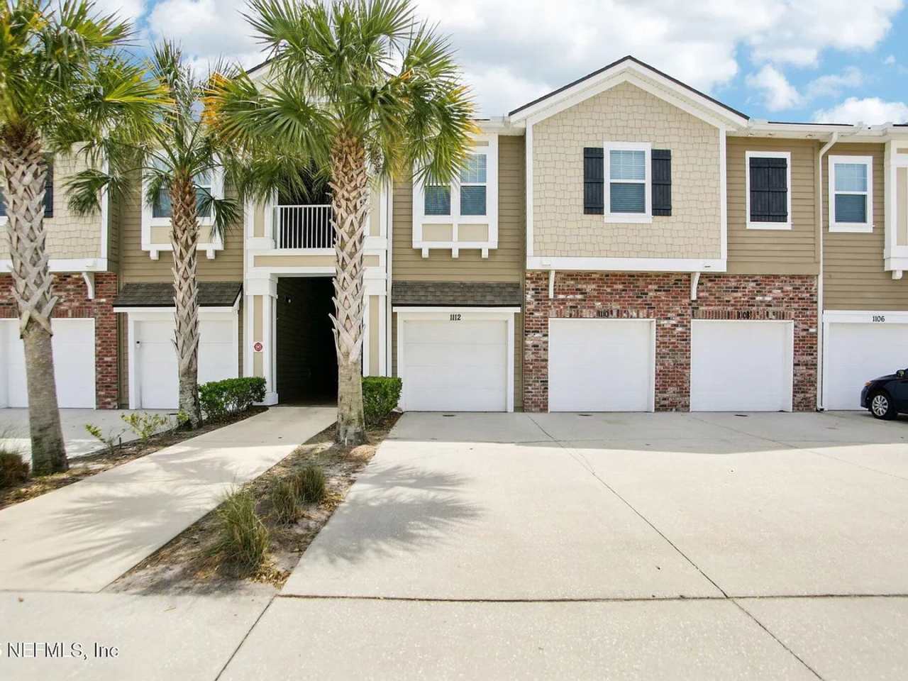 Stunning Townhome off SR 16 on Sebatian Cove