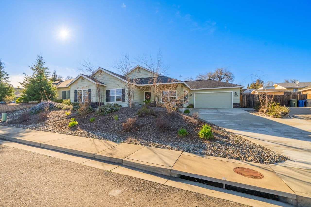 3-bedroom, 2-bathroom home in great neighborhood!