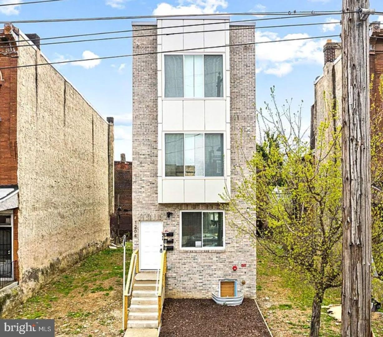 1204 W ERIE Avenue unit: 1