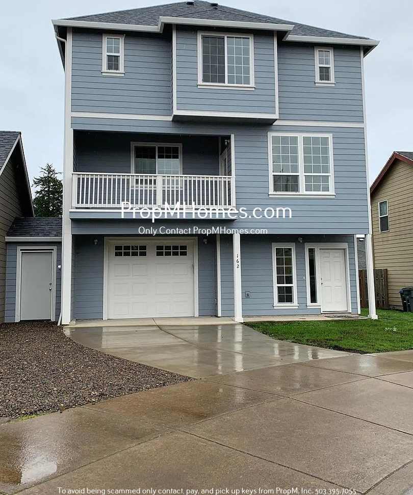 Spacious Three Bedroom Home in McMinnville!