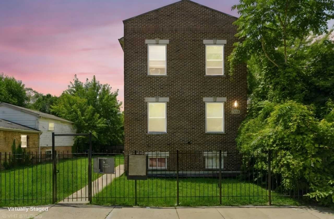 Charming 4BR Duplex in Chicago
