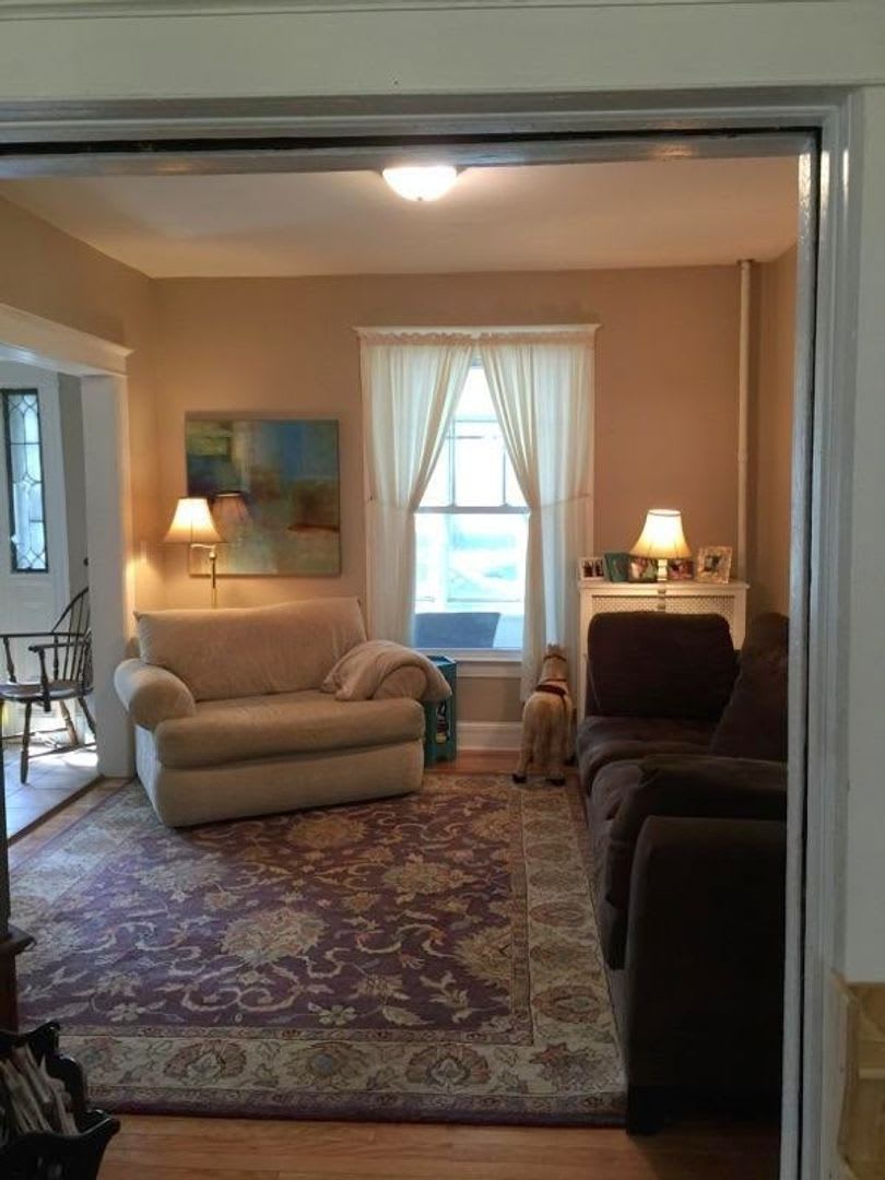 **Available June 1** 4/5 Bedrooms in this beautiful single family house in Pine Hills.