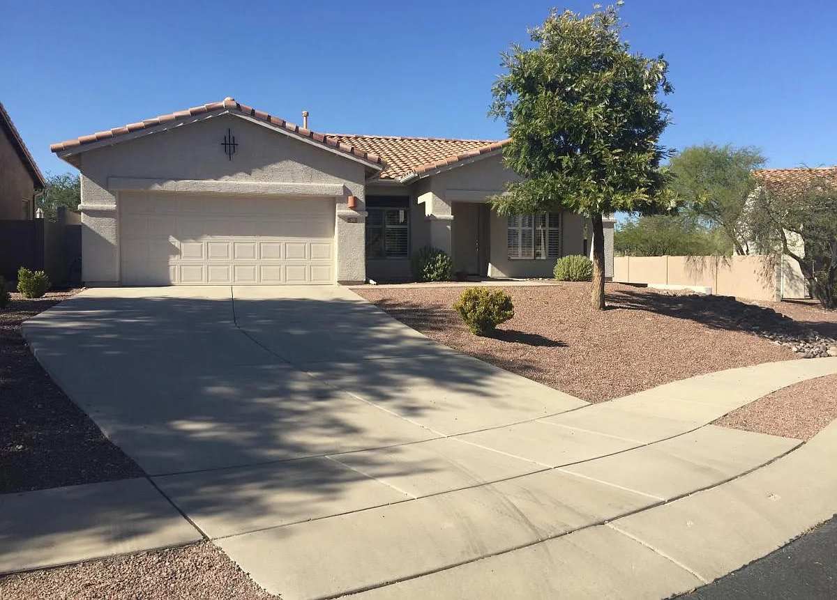 10 West Golden Spur Place