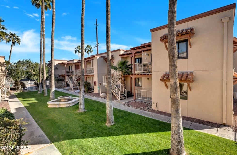 3357 N Country Club Rd Apt 14